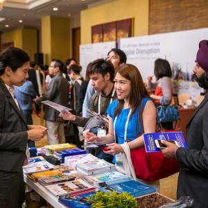 img-224-delegates-at-booth