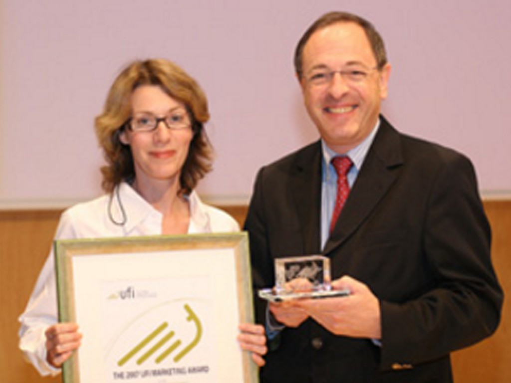 Reed Midem Press Manager Jane Garton, received UFI's 2007 Marketing Award from Vincent Gérard, UFI Managing Director.